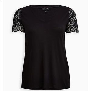 CLASSIC FIT COTTON BLEND V NECK LACE SLEEVE TEE . TORRID SIZE 4